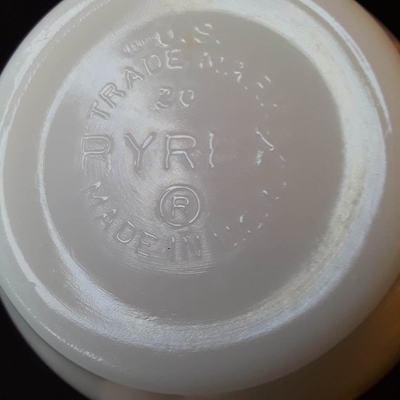 VINTAGE PYREX #20 - MILK GLASS COFFEE CUP MUG - HOLDS 8 OUNCES - 3-1/2" x 3-1/2" - Picture 5 of 5